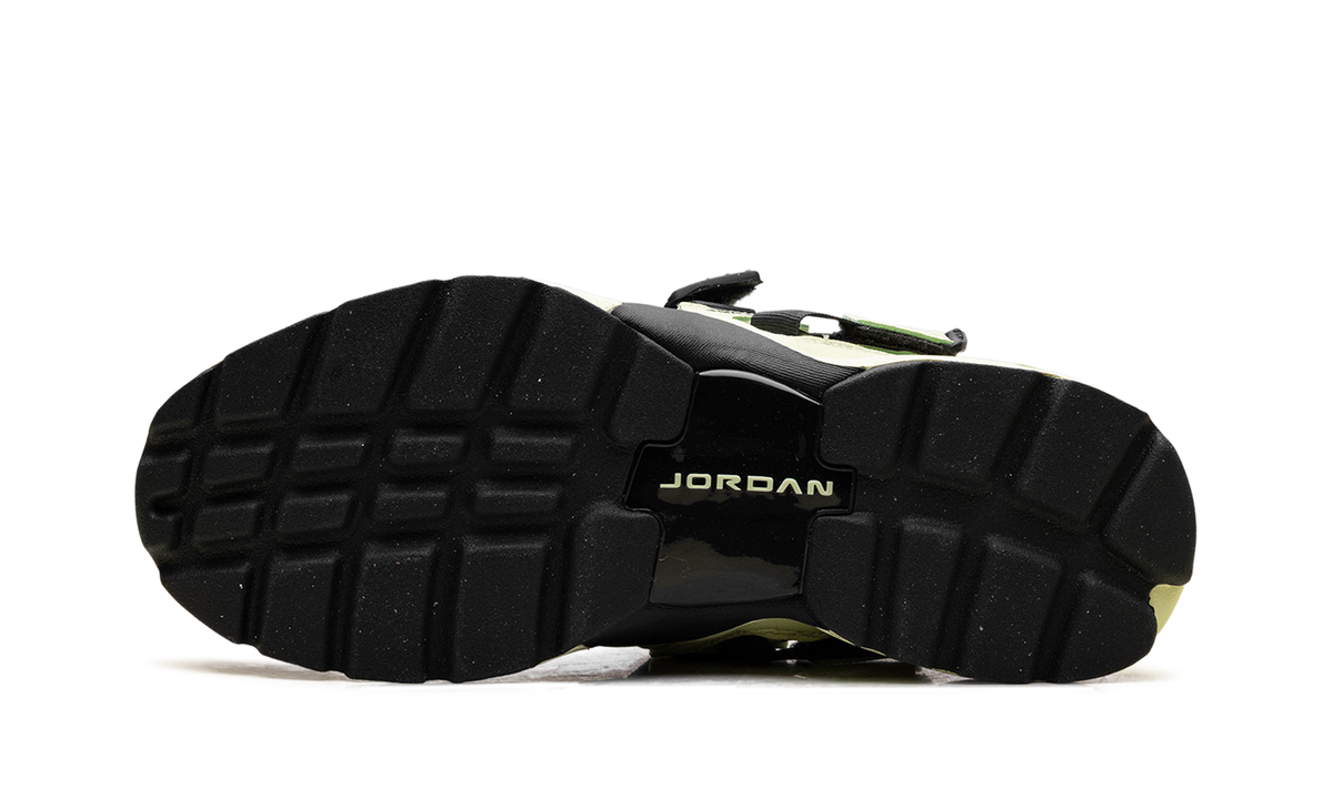 Jordan Trunner LX Luminous Green HQ2164 302